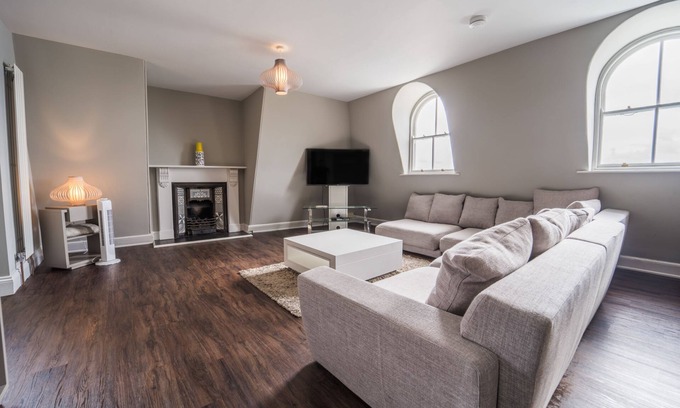 Plymouth Apartment | No 7 Captain Scott Apartment 1, Elliot Terrace - two bedroom large apartment unrivalled location in