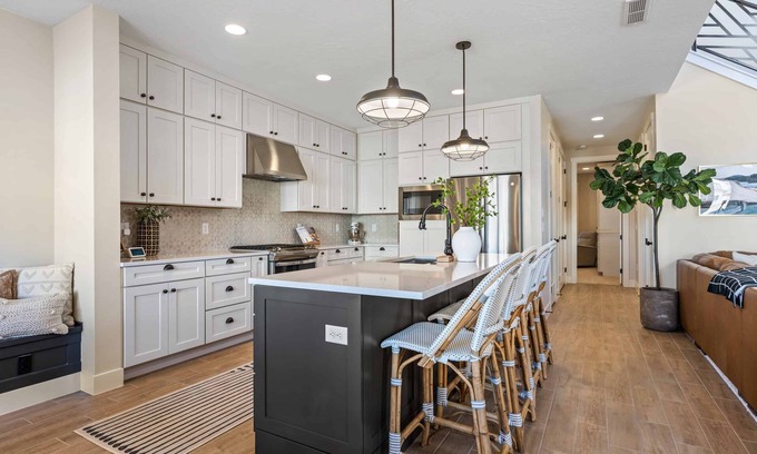 St. George House | No Bay Days: Desert Color Lagoon + Beaches