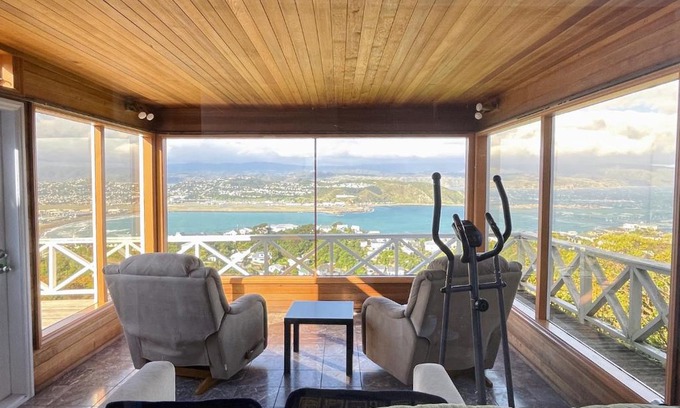 Wellington House | NO PARTY ALLOWED,Sea view 5 bedroom house