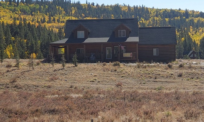Alma House | No rental restrictions Hot Tub Retreat minutes to Breckenridge.