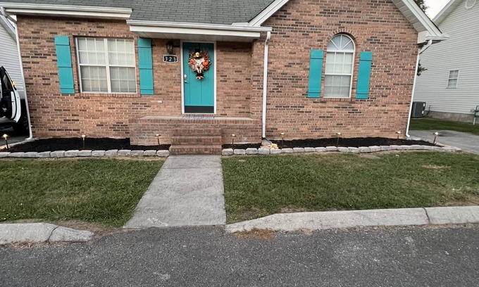 Pigeon Forge House | No winding road to travel. WE HAVE A OTHER HOUSES 3 DOORS APART ID: 1603900
