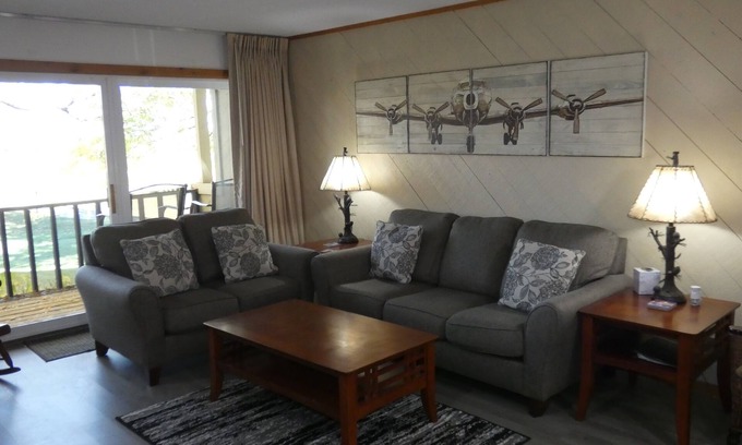 Bellaire Condo | No Worries at Summit Village!