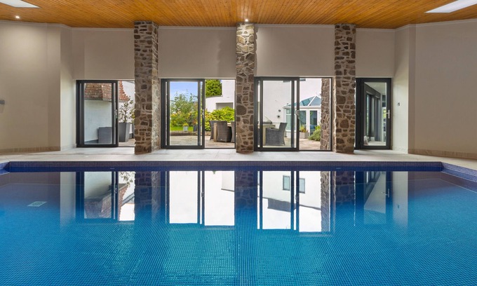 Saundersfoot House | No3 Highpoint luxury townhouse, 2en-suite bedrooms onsite indoor swimming pool