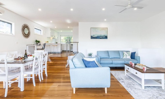 Soldiers Point House | Noemis Place 7 Cromarty Road water views and boat parking available in the driveway