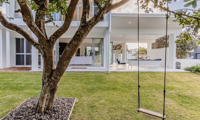 Kingscliff House | Noir - Opulence in the heart of Salt Village