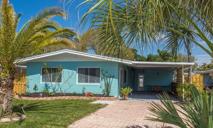 Laurel Cottage | Nokomis Beach Bungalow