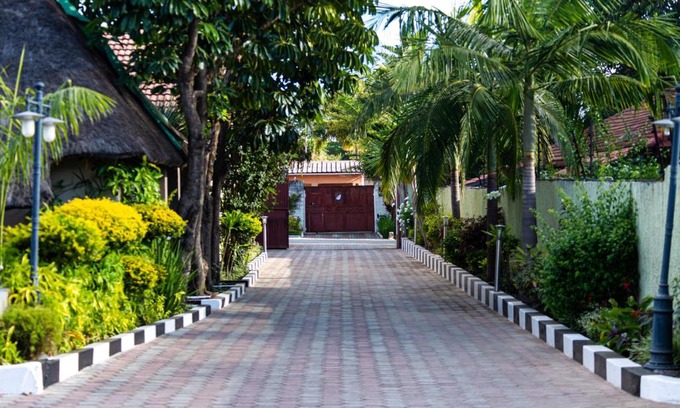 Lusaka Hotel | Nomads Court Chudleigh