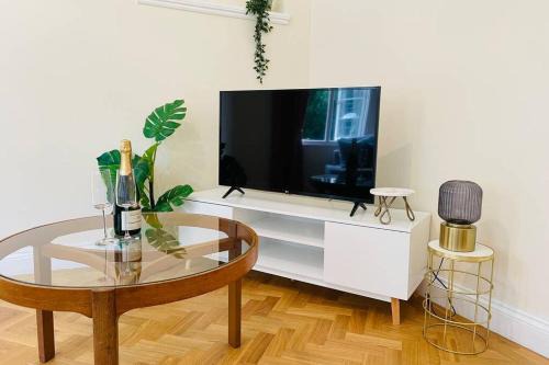 Exeter House | Nomi Homes - Otis House - Free Parking - Central -10ppl