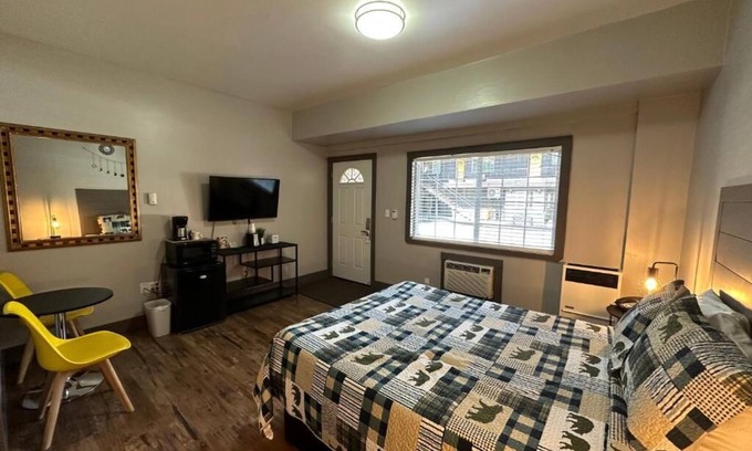 Lakeside Park House | Non-Smoking Queen Accessible Room - NSQA