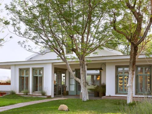 Karas Cabin | Noois’hof Sinclair Nature Reserve