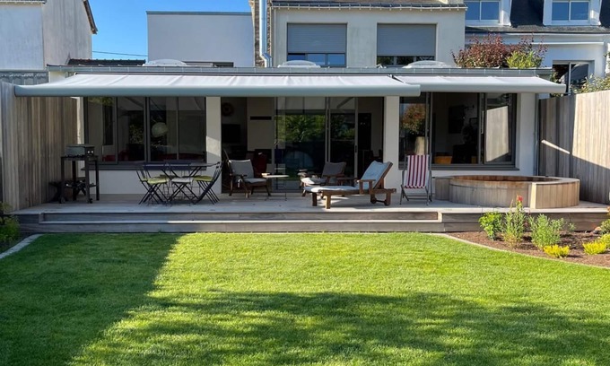 Vannes House | Nordic bath - Vannes center in dead-end street - south garden - QUIET - 4 BEDROOMS