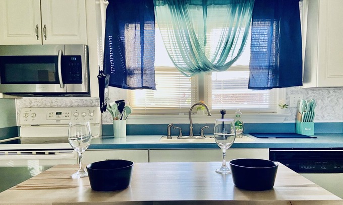 Bayview House | Norfolk Beach GET AWAY!
