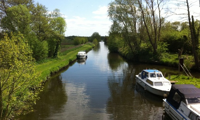 Geldeston House | Norfolk Broads Comfy Cottage. 500 yds River. Suffolk/Norfolk Broadland Village.