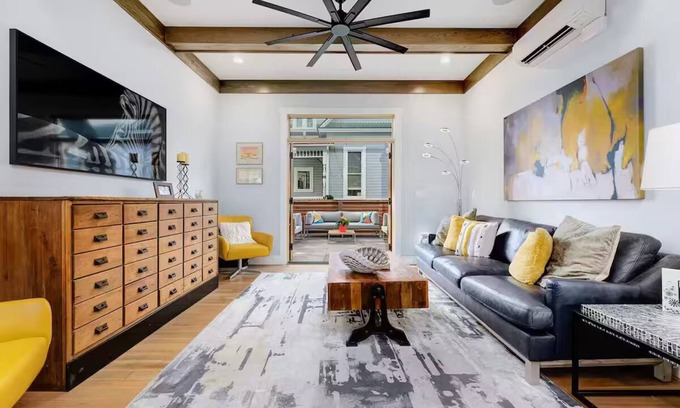 North End House | North End 5-BR Steps to Hyde Park & Downtown