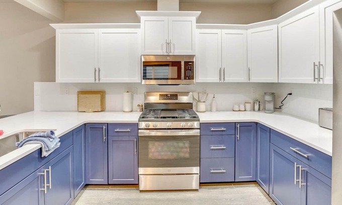 Sunset House | North End/Stay in Boise’s coveted North End! This 4BR/3BA retreat blends modern style with Boise Blue charm. Minutes from downtown, Hyde Park, Camel’s Back Park, and the Greenbelt. Relax in the backyard oasis.