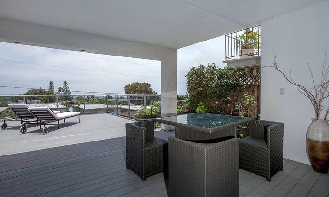 La Jolla Mesa House | North Pacific Beach Views