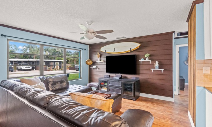 Juno Ridge House | North Palm Beach Surf Shack - Park Your Boat!