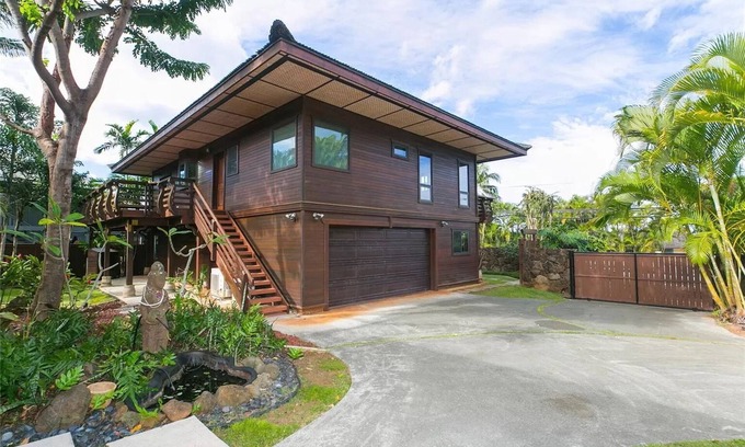 Haleiwa House | North Shore Oasis, Hot Tub, across street from beach. Inquire for dates/prices.