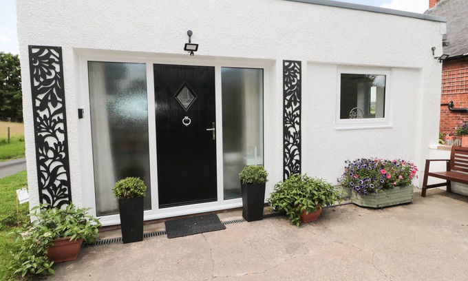 Gilsland Cottage | NORTH VIEW COTTAGE, romantic, with a garden in Haltwhistle