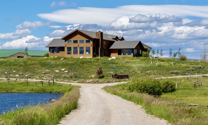 Daniel House | North Western WY Horse Ranch 5 Miles from WY Mountain Range