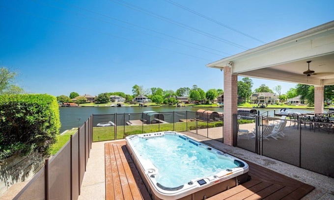Walden on Lake Conroe House | Northshore · Spacious Lakefront: Perfect for 18+, Boat Rentals!