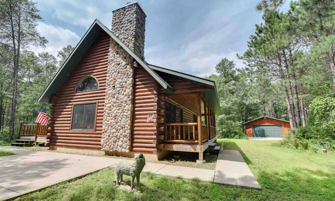 Babcock Cabin | Northwoods Hideaway – Near Lake, Trails, Fireplace & Fire Pit for Year-Round Fun