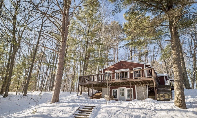 Hayward Cabin | Northwoods Lakefront Retreat! Charming and Inviting Cabin 15 minutes to Hayward.