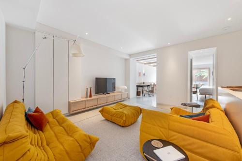 Colville Apartment | Notting Hill 2BR-2BA Private Garden Retreat