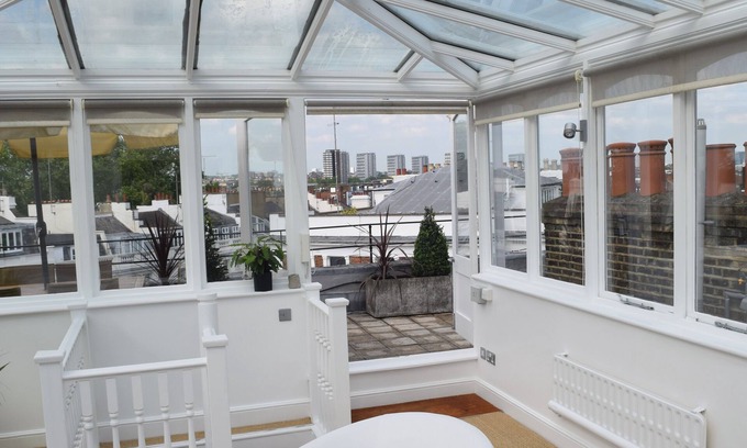 Colville Apartment | Notting Hill Luxury flat with rooftop & conservatory, 2 bedrooms