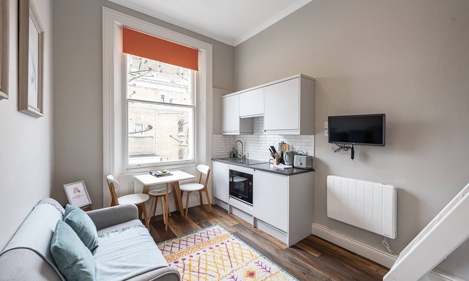 Campden Apartment | Notting Hill Studio 5 mins from Portobello Road & 10 mins from Kensington Palace