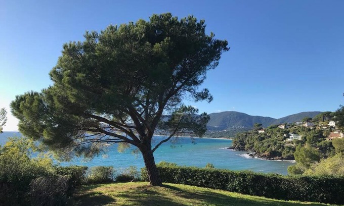 La Croix-Valmer Villa | NOUVEAU : Villa front de mer avec accès plage