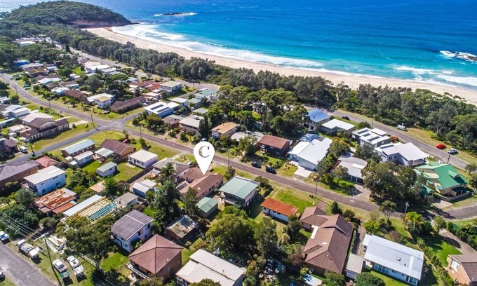 Narrawallee House | Now Available 22 Oct to 1 Nov - 120m to Beach!