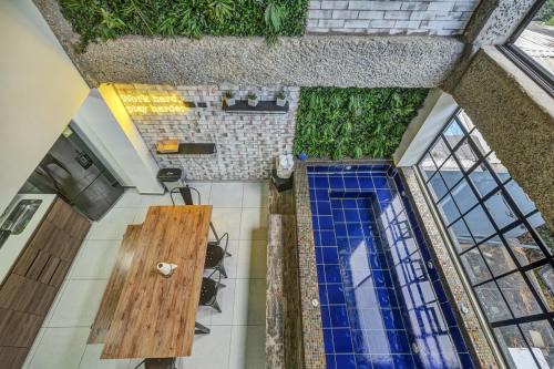 Zona Rosa Apartment | NOWA Terra PH - Heated Small Pool, BBQ & AC Lleras Park