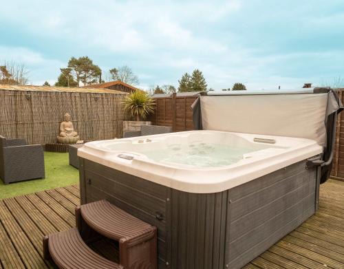 Wilberfoss House | Nualas Lodge Private Hot Tub Escape