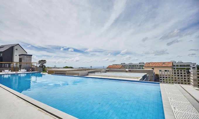 Downtown Resort | Nueve Poolvilla And Resort