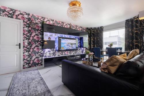 Les Puces de Saint-Ouen Apartment | Nuit au musée!