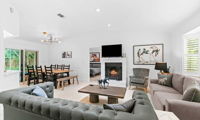 Hazel Heights House | NW Gainesville 3bed 2 bath house with POOL!
