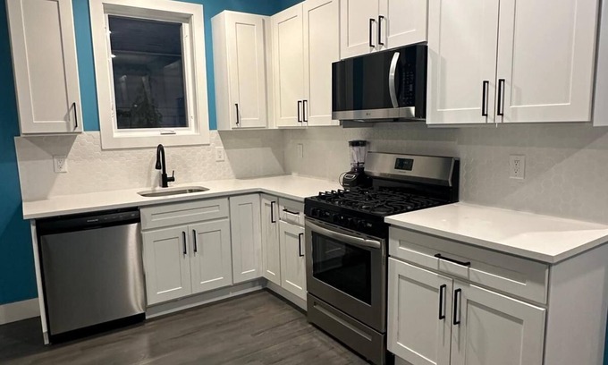 Irvington House | NWK 627 FLOOR 2 WITH 3 BEDROOMS AND TWO TOILETS