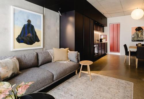 Te Aro Apartment | NYC Loft Vibe! 2BR City Stay w Rooftop Terrace