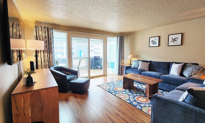 Newport House | Nye Beach, Restaurants, Shop! Walk to the Beach!
