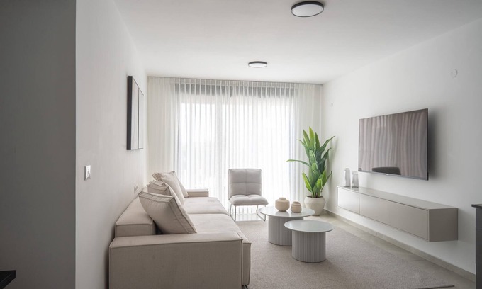 Bat Yam Apartment | O&O - 2 BR Stylish & Modern Apartment