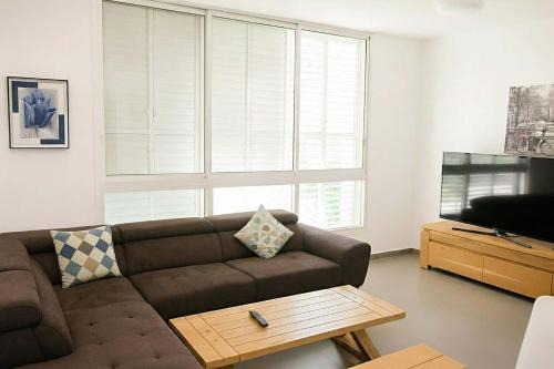 Bat Yam Apartment | Oַ&O Group- Cozy APT Bat-Yam 3 Min Walk To Beach
