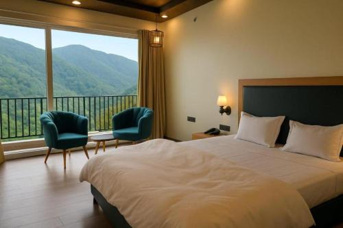 Kaul Hotel | Oak Mounts
