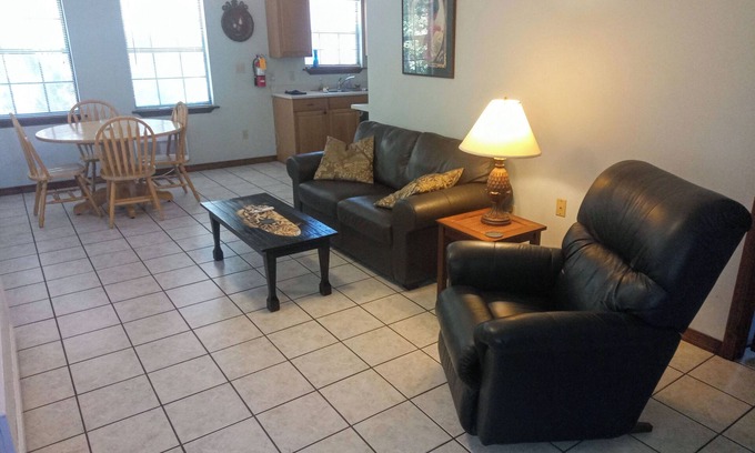 Long Beach Apartment | OakHaven Annex-Large, secluded apartment one block from beach and Walmart.