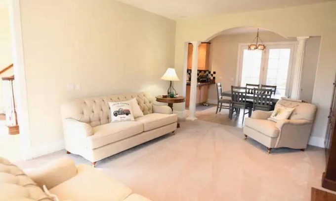 Yakima House | Oakshire Guest House - Jacuzzi + Incredible Views!