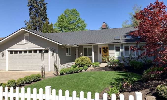 Cal Young House | Oakway Blissful Abode, Walk to Autzen Stadium