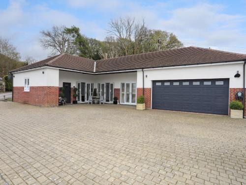 Henryd House | Oakwood Stables