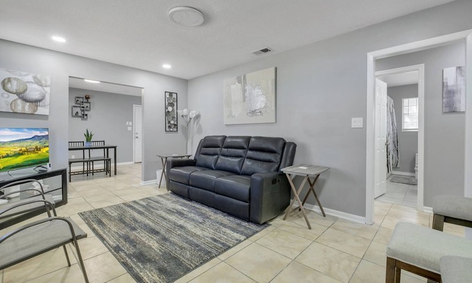 Tallahassee House | OASIS IN TALLAHASSEE