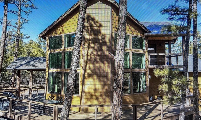 Sierra Pines Cabin | OASIS IN THE FOREST ON 1.25 ACRE BACKING TO NATIONAL FOREST WITH AC-PETS WELCOME
