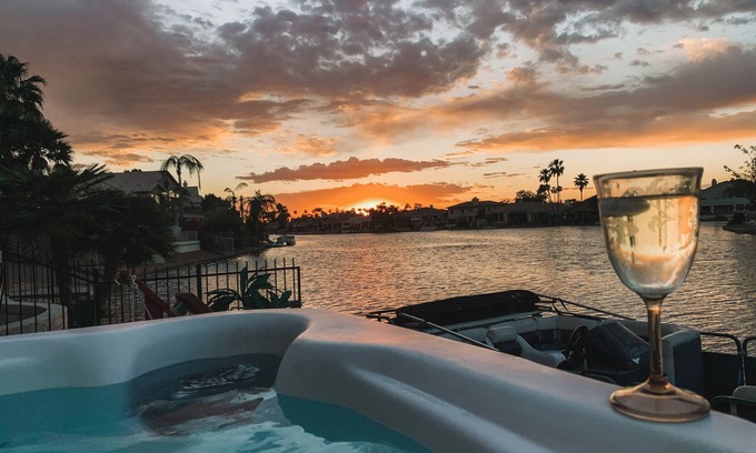 The Islands House | Oasis Lakefront home! Private eco-friendly electric boat, hot tub, kayak & pool